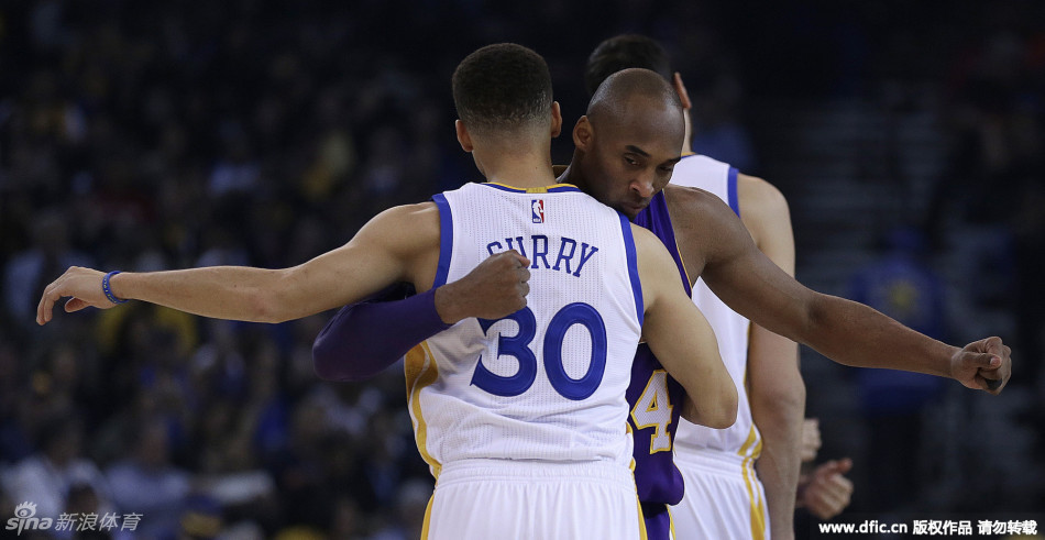 在勇士禁區(qū)當攪拌機！字母哥半場11中8砍18分4板3助