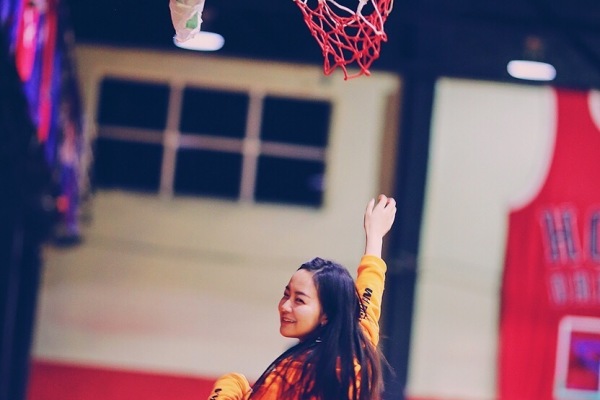 不在狀態(tài)！愛德華茲半場14中3拿到14分 三分7中1