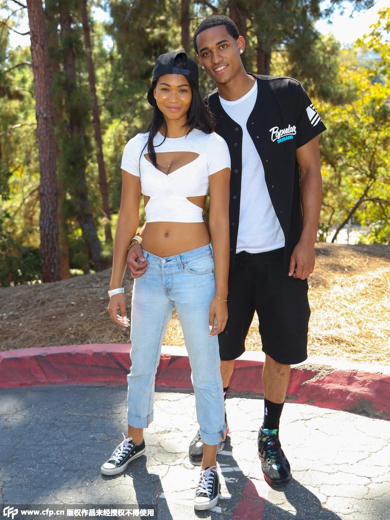 表現(xiàn)全面！字母哥半場9中6拿到13分4板3助1斷 正負值+11