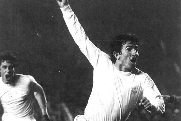 直播吧1月8日訊 NBA常規(guī)賽，勇士半場64-53領先雄鹿。雙方數(shù)據(jù)勇士：庫里14分2板4助、梅爾頓11分、波斯特9分1板2助、穆迪9分1板、巴特勒8分1板2助、格林7分2板4助、霍福德6分9板4助、