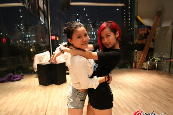 隊記：馬刺預(yù)計將依照賽程連續(xù)客戰(zhàn)湖人，已更換下榻酒店