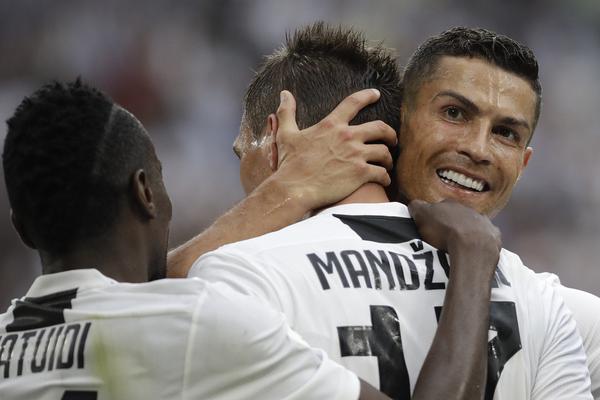 浪費良機！B費長傳，達洛特單刀機會射門被撲