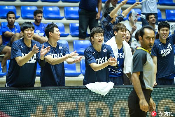 直播吧1月14日訊 NBA常規(guī)賽，掘金客場122-116擊敗鵜鶘。本場比賽阿隆·戈登出戰(zhàn)29分鐘，15投6中，三分5中1，罰球5中3砍下16分8籃板1助攻1搶斷1蓋帽，正負值+8。