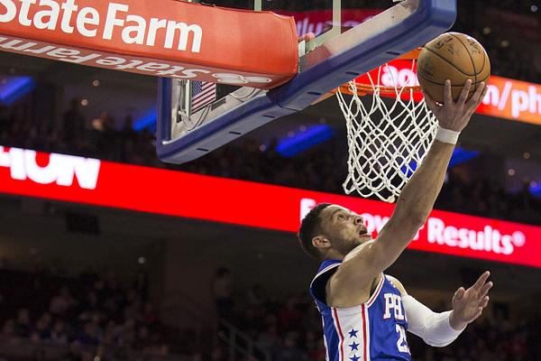 巴薩多打一人！桑塞特兇狠踢倒費爾明，被直紅罰下