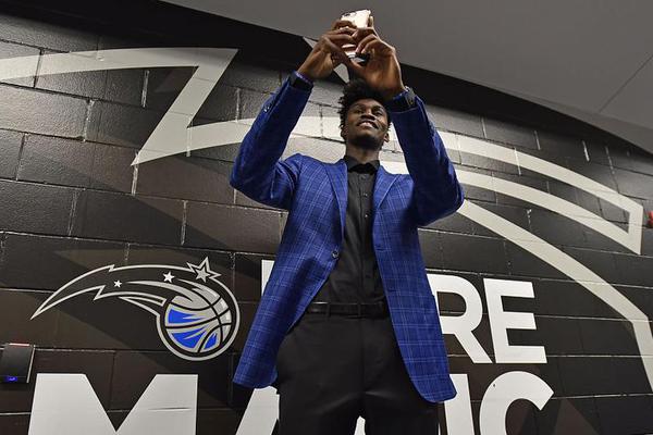 神兵天降！布歇全場14投9中，得到23分12籃板1搶斷