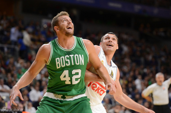 火藥味！追夢霍蘭德對抗后發(fā)生口角，隨后被隊友拉開