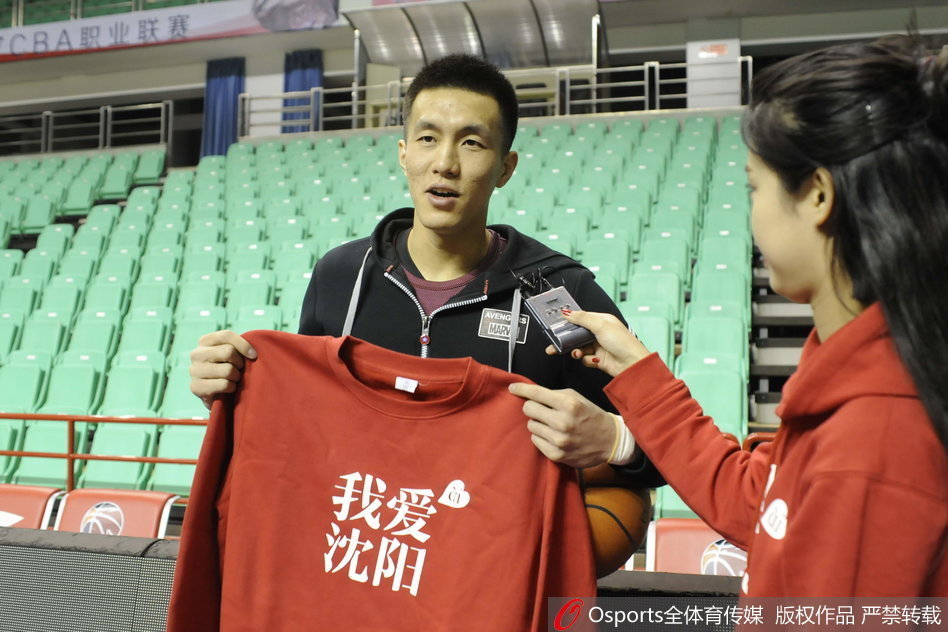 啊這……加納喬與體能教練對決踩單車，后者幾乎沒動瞬間攔截皮球一圖流                                                                202