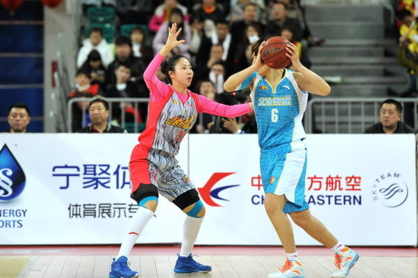 火藥味！追夢霍蘭德對抗后發(fā)生口角，隨后被隊友拉開