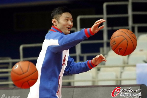 庫杜斯頭球被神撲，理查利森與其同時搶點撞到頭部起身感覺有點懵Scheisse