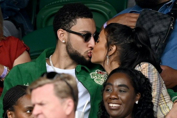 人都去哪了？三球擋拆后順步突破直接殺入籃下 輕松命中反超上籃