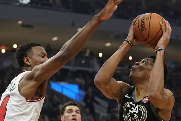 又被群嘲...利物浦跟隊：森林球迷在看臺唱“斯洛特明早就下課”