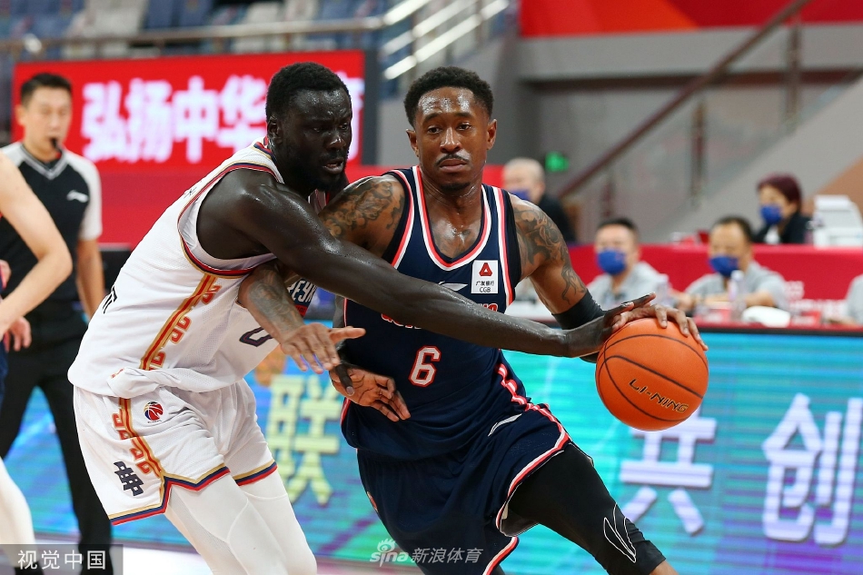 踩踏染紅！西蒙斯致歉：范戴克是我的隊長 絕不會故意傷害任何人