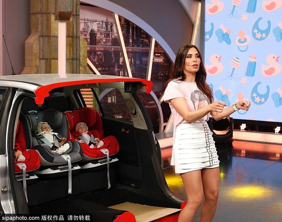 興奮得像個孩子！庫里雜耍上籃打停雄鹿 蹦跳回替補席