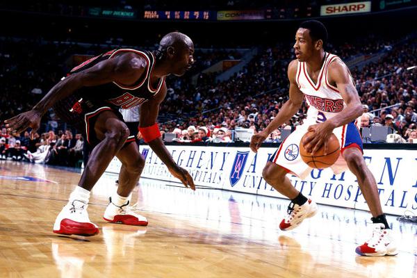 巴塞羅那當?shù)貪h堡店借用亞馬爾弟弟做宣傳：喜歡吃再送你100個