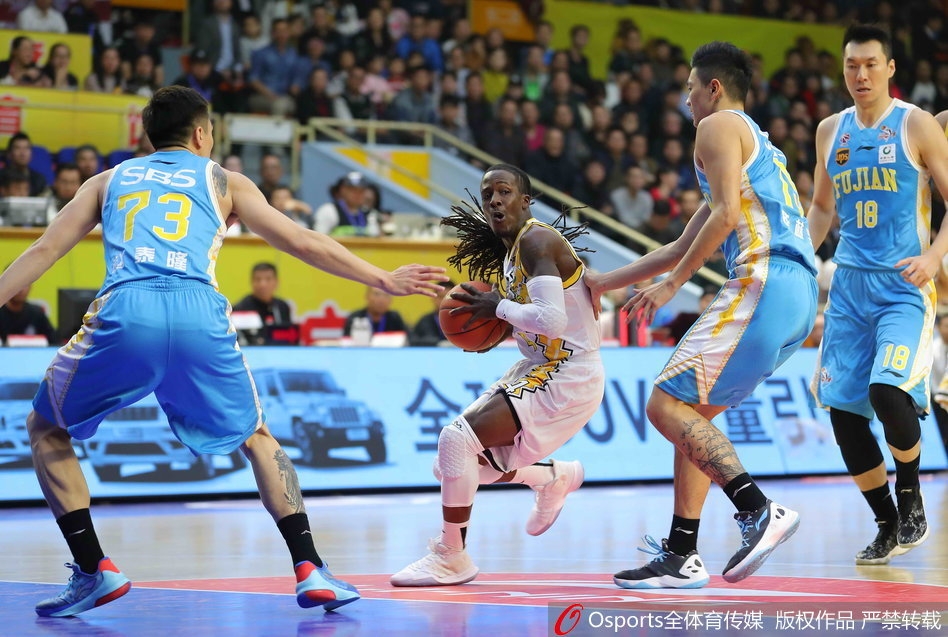 就是攔不住！字母哥強頂追夢拋投打成后 又接反吊輕松反籃！