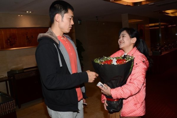 隊記：馬刺預(yù)計將依照賽程連續(xù)客戰(zhàn)湖人，已更換下榻酒店