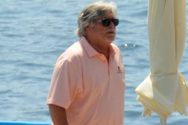 抽象！費蘭單刀射門被撲+倒地補射中橫梁，但被吹越位在先