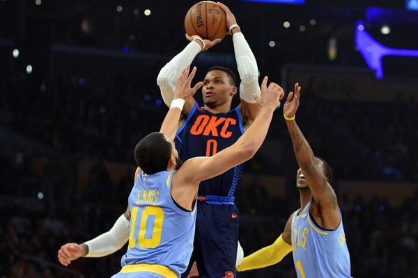 愛德華茲連續(xù)5場30+！場均37.2分 命中率56.1%三分命中率49%！