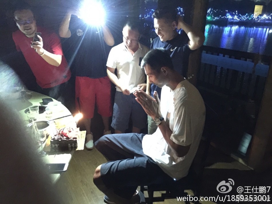 年薪360萬!米體：沃克向米蘭提出免簽+2年半&總稅后薪水900萬合同