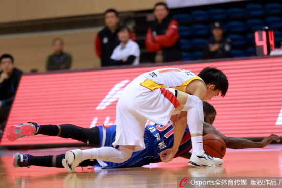 場均三雙！約基奇2025年場均得到32.8分14.8籃板11.6助攻