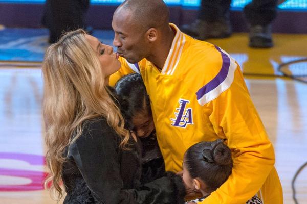 打笑了！克萊手起刀落三分命中，三分9中6已得25分