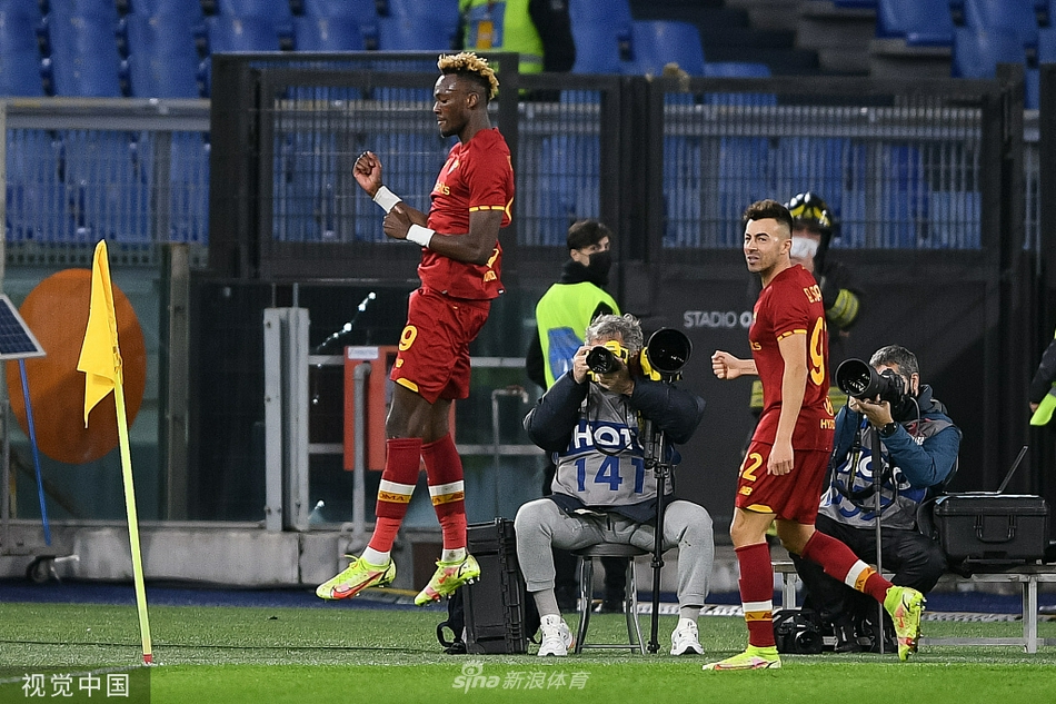 梅西策動！梅西分球給邊路阿爾巴，后者助攻阿連德頭球破僵