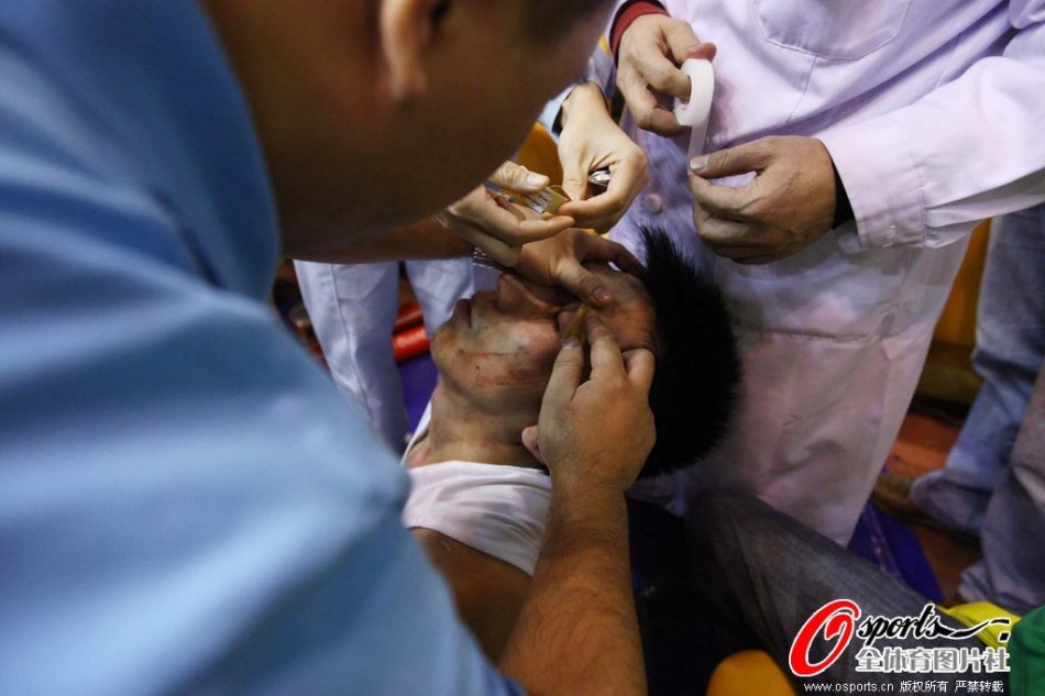 步行者VS騎士裁判報告：出現(xiàn)1次漏判 內(nèi)姆哈德擠掩護對阿倫犯規(guī)