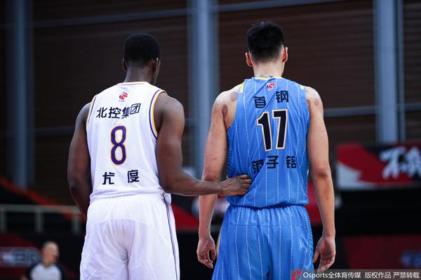 朗斯主帥：庫薩諾夫因病缺席訓(xùn)練，我們知道談判正在進行之中