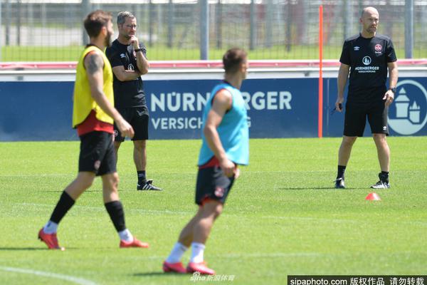 三打？水晶宮本賽季社區(qū)盾+英超都贏利物浦，兩隊下月聯(lián)賽杯交鋒冰糖燉雪梨                                                                2