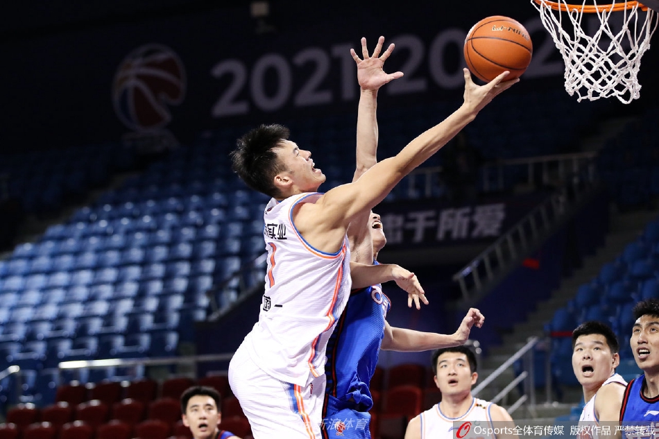 梅西策動！梅西分球給邊路阿爾巴，后者助攻阿連德頭球破僵