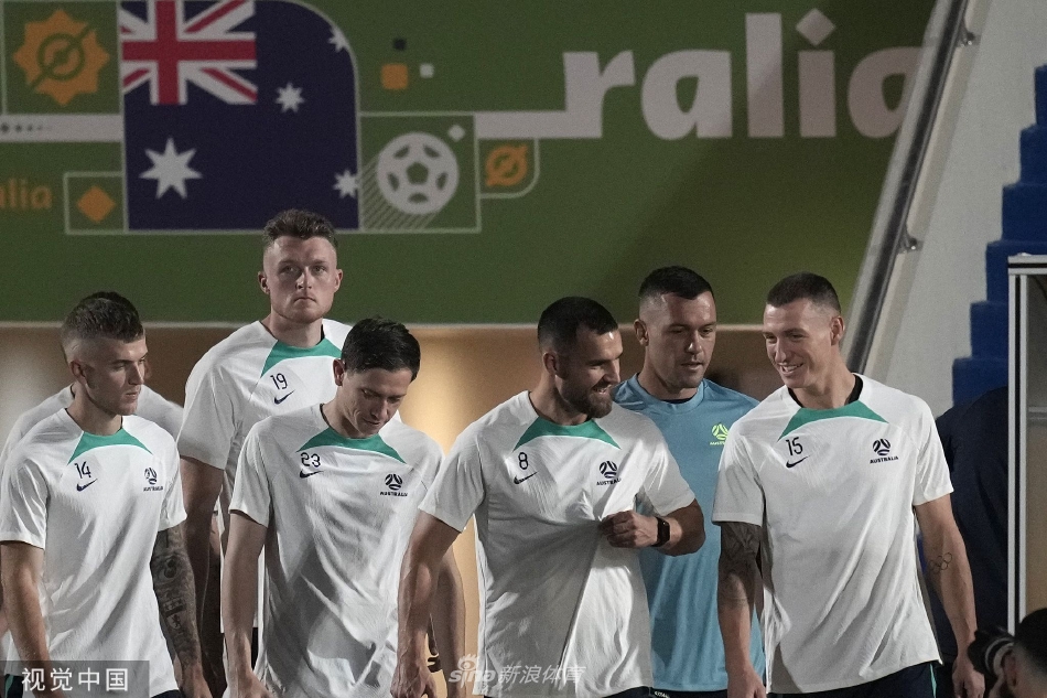 任勞任怨！比爾本場替補出戰(zhàn)，賽中一直面帶笑意