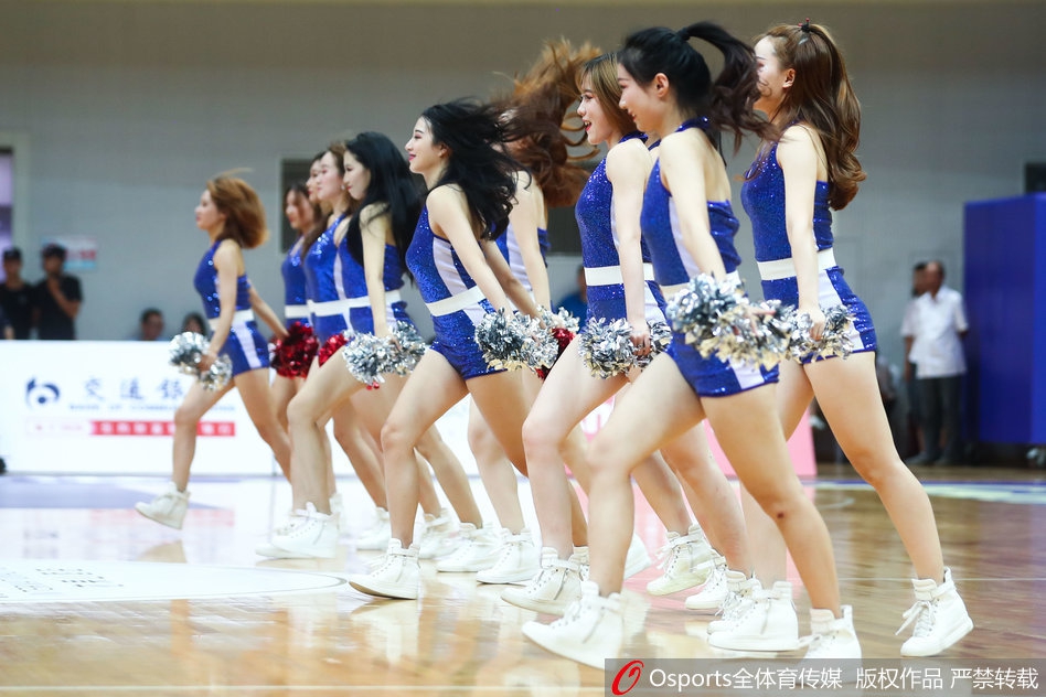 姆巴佩曬領取月最佳獎杯照片：非常感謝大家，對陣阿拉維斯加油！