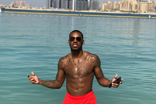 不愧是你！孔蒂不滿霍伊倫被吹犯規(guī)，憤怒質(zhì)疑裁判被出示黃牌