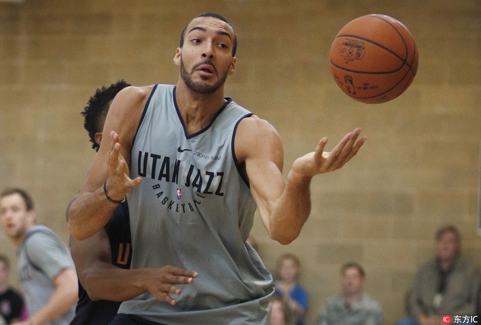 半場戰(zhàn)報：皇馬1