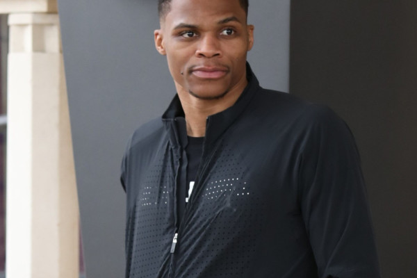 短暫放松！維尼修斯曬與女友合照：在迪拜的24小時?????