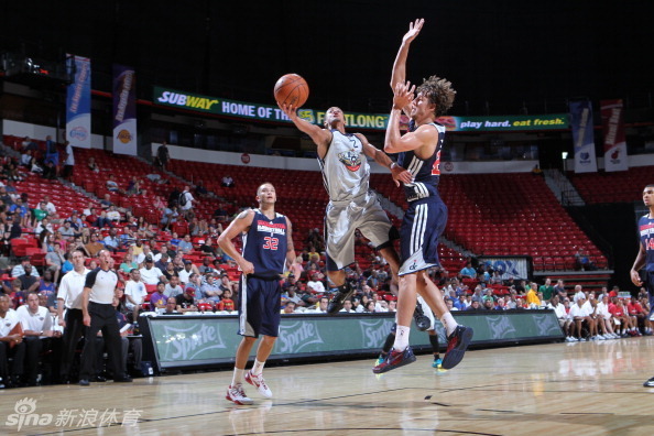 ?；倏耍核_拉赫比我想象中更隨和，和他并肩作戰(zhàn)很不可思議