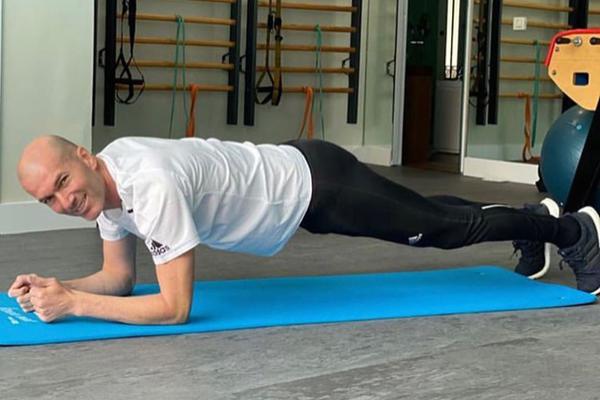 遮天蔽日！費爾斯反擊上籃被蓋耶追防大帽扇飛