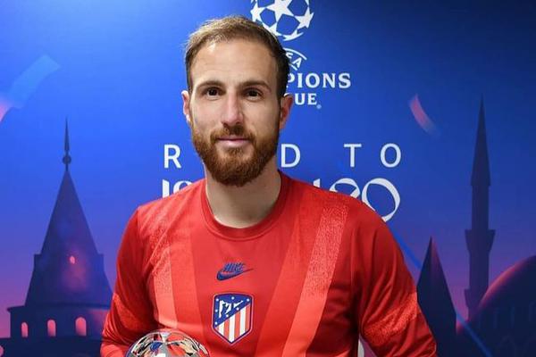 申京被包夾后出現(xiàn)失誤，隨后格林也連續(xù)出現(xiàn)兩次失誤