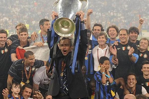 危險！卡佩拉被切球后打到杜蘭特面部，杜蘭特掩面非常痛苦