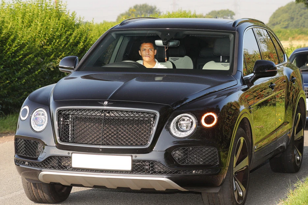 2025年10月8日 11:40:06 | 體育24小時熱點                 據(jù)《太陽報》報道，阿莫林期待拉門斯能成為曼聯(lián)的庫爾圖瓦，對這名球員像父親般關心。俱樂部消息人士表示，阿莫林