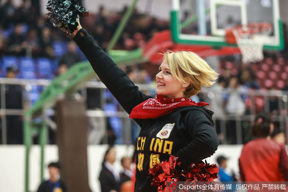 抽象！費蘭單刀射門被撲+倒地補射中橫梁，但被吹越位在先