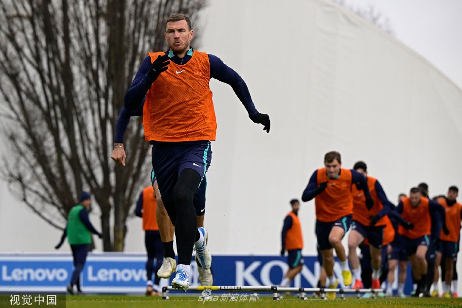 字母哥連續(xù)推土機瘋狂碾壓追夢 連續(xù)一打N強攻籃下打進！