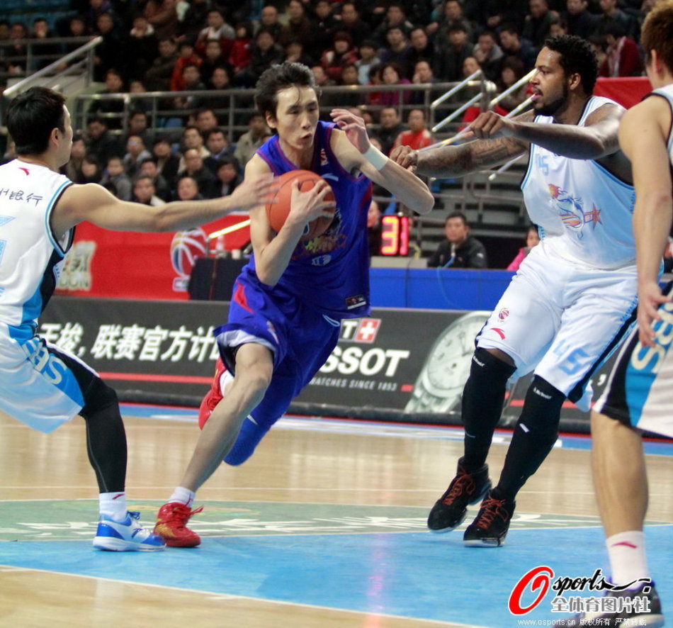 賽季至今鮑威爾場均得分比上賽季高9.8分，聯(lián)盟第一