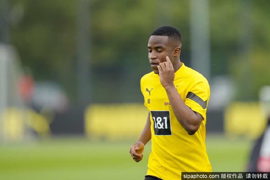 1粒進球1次關鍵傳球，阿德耶米當選多特2