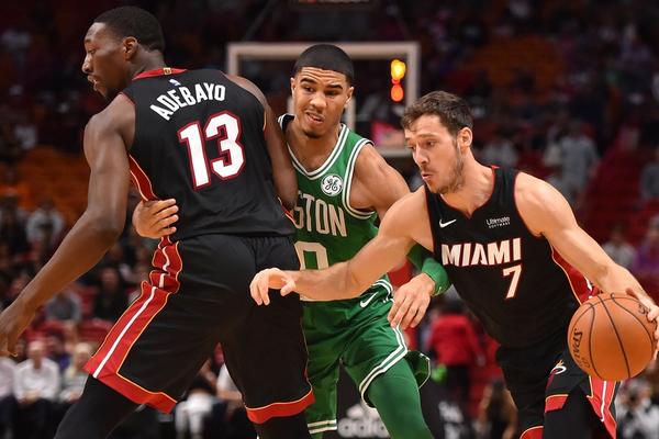 內維爾：西蒙斯那腳真的離譜 可能直接斷送范戴克的職業(yè)生涯