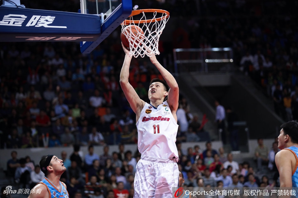 火藥味！追夢霍蘭德對抗后發(fā)生口角，隨后被隊友拉開