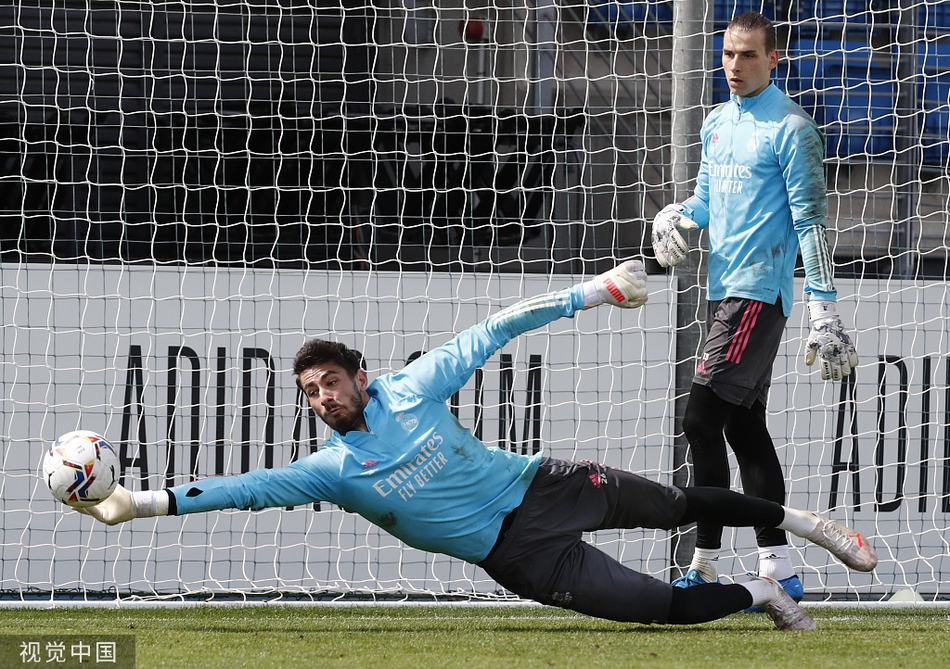 36歲萊萬+28歲拉菲尼亞+17歲亞馬爾??為這個組合起個名字吧