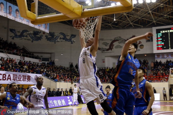 化身石佛和上將！媒體稱贊：圖中是本賽季的莫布利和阿倫