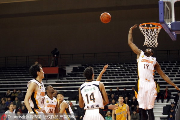 [流言板]攻防俱佳！阿倫全場9投8中，得到18分15籃板3助攻1搶斷2蓋帽