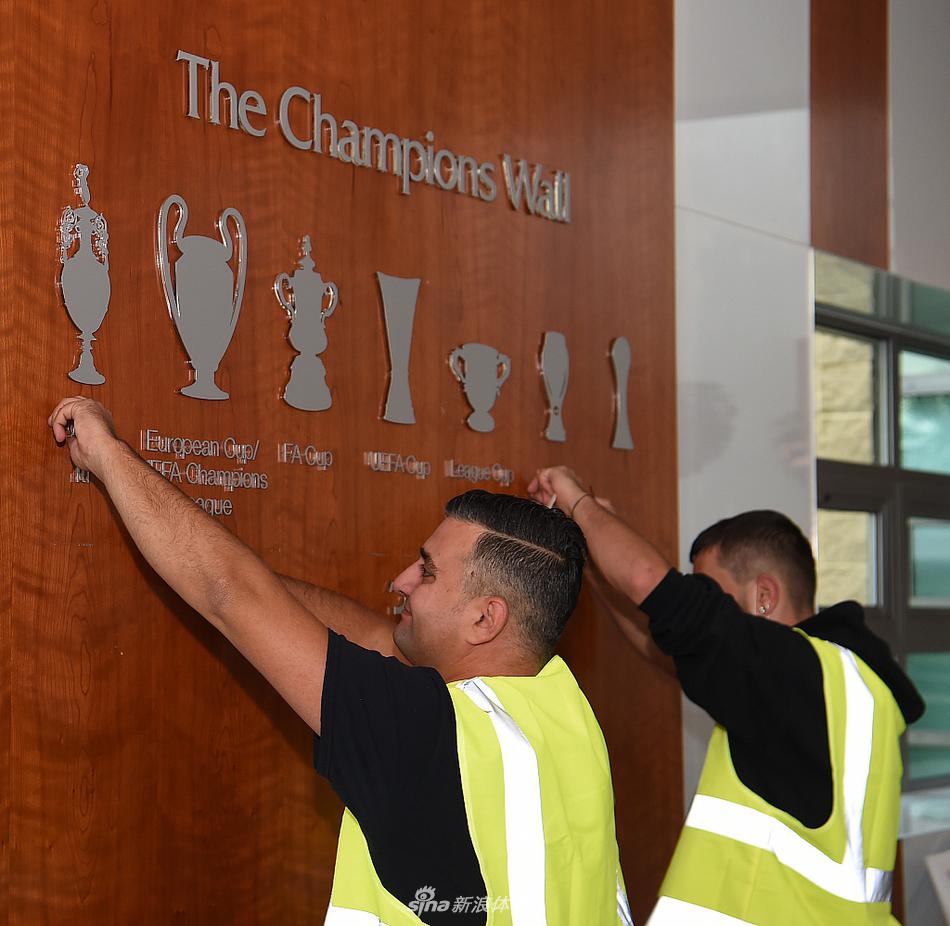 [流言板]ESPN：科比最后幾賽季招募韋德、阿德和考辛斯進行最后沖刺